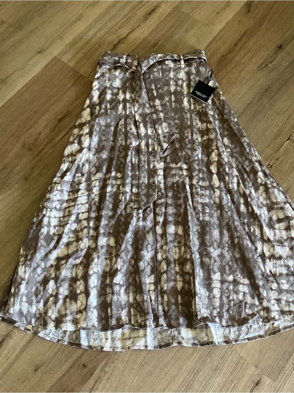 NWT Simply Vera by Vera Wang Tie-Dye Taupe and Cream Midi Skirt - Small